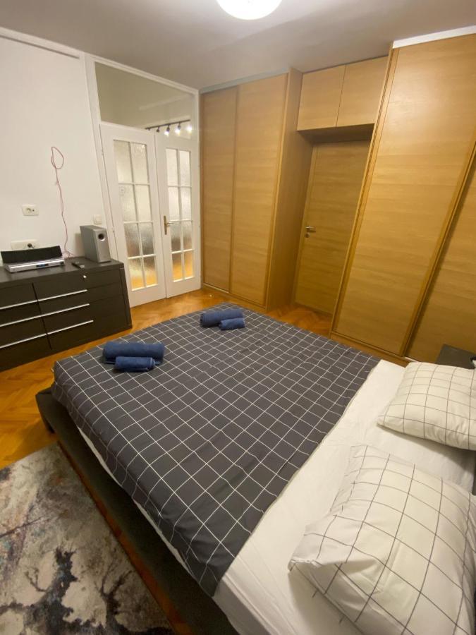 Lord'S Apartment Belgrado Esterno foto