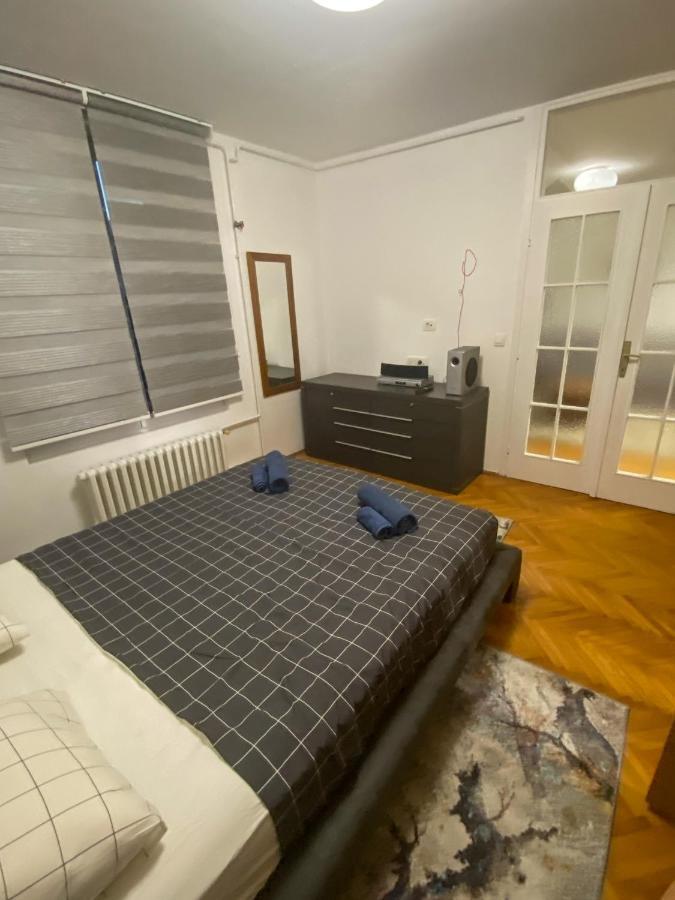 Lord'S Apartment Belgrado Esterno foto