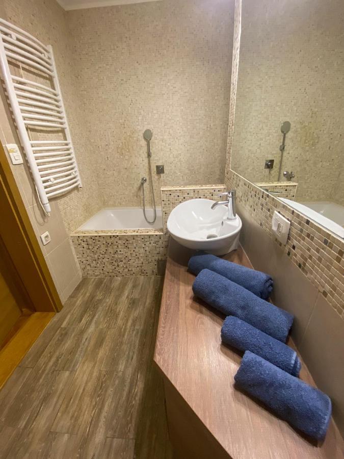 Lord'S Apartment Belgrado Esterno foto