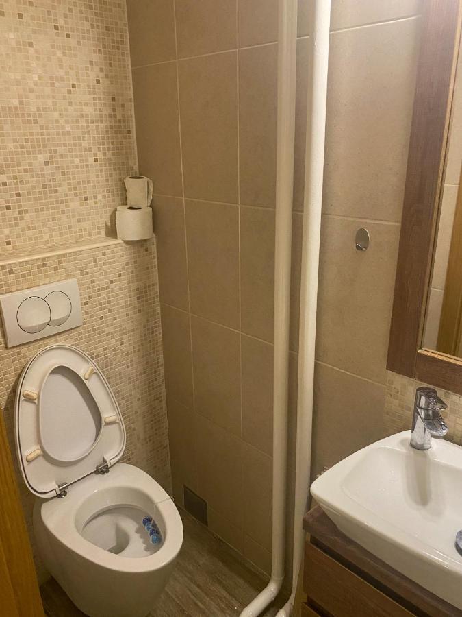Lord'S Apartment Belgrado Esterno foto