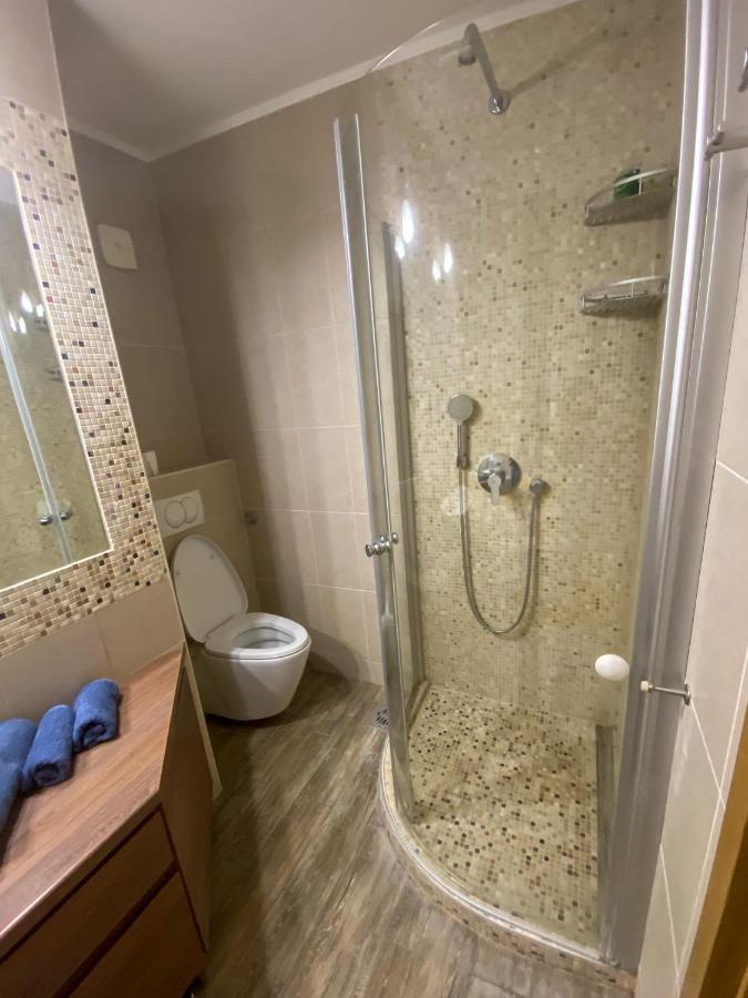 Lord'S Apartment Belgrado Esterno foto